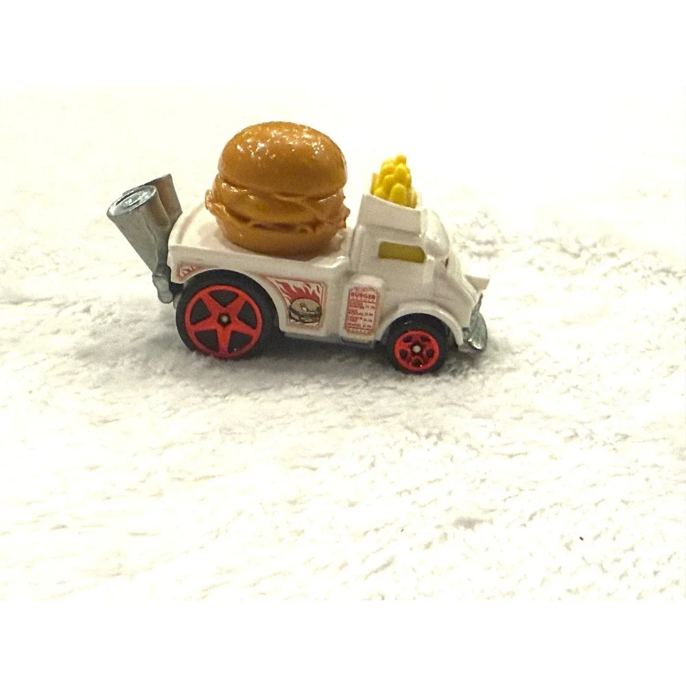 Hot Wheels Buns of Steel Burger Food Truck White Diecast Car FJV59 2017‎ Mattel